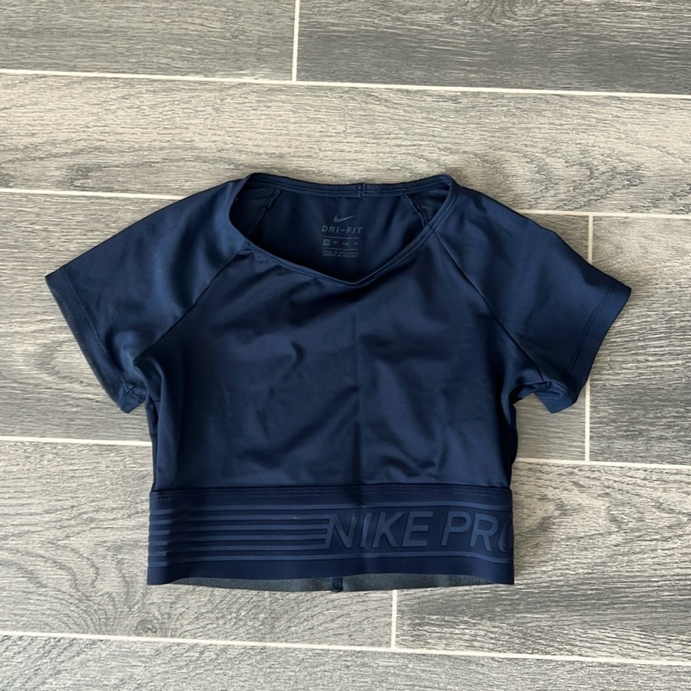 Nike Pro fitted crop